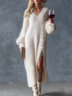 Aurélia | Robe Midi Confortable Décontractée Raffinée Col V Boutons Métalliques Fausse Fourrure de Lapin Tricotée Fendue Blanche