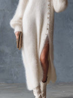 Aurélia | Robe Midi Confortable Décontractée Raffinée Col V Boutons Métalliques Fausse Fourrure de Lapin Tricotée Fendue Blanche