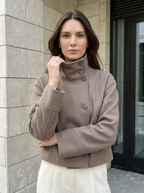 Amélia | Veste Courte Élégante à Col Montant